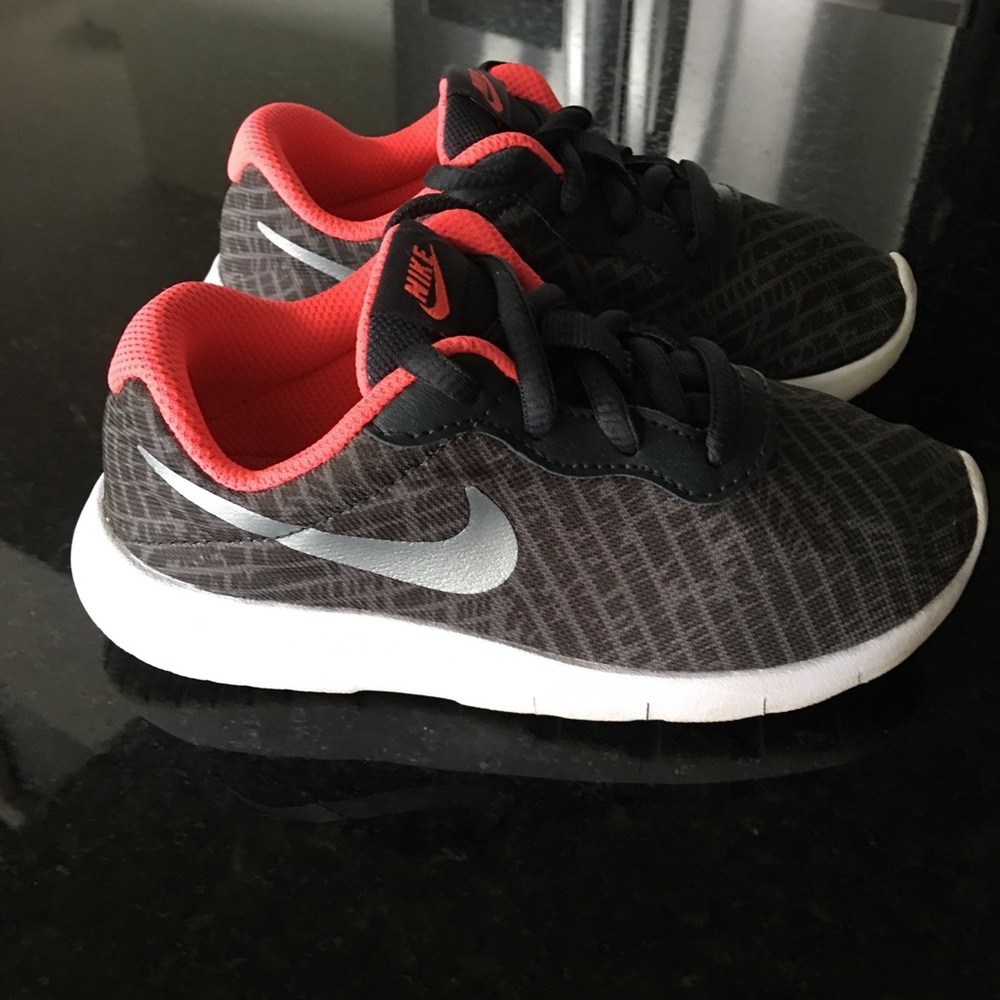 Toddler girls Nike shoes. Size 11